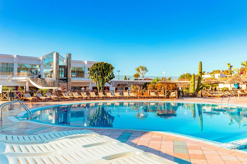 Hl Club Playa Blanca Playa Blanca Hotels Jet2holidays