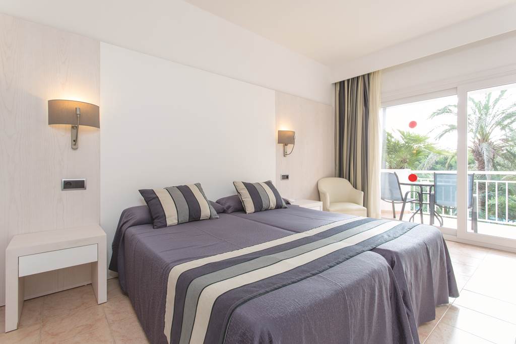 Aparthotel Princesa Playa - Cala'n Bosch hotels | Jet2holidays