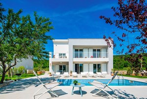 Villa White Pebble I