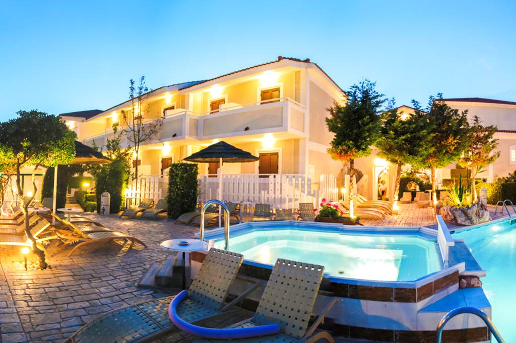 louros hotel kalamaki